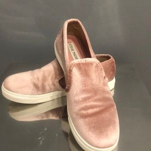 Steve Madden slip on sneaker